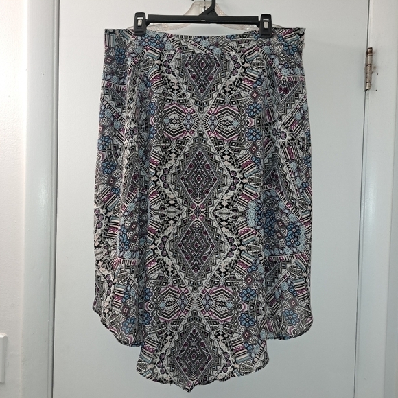 NWT Maurices Multi-Color Asymmetrical Hem Skirt Size Large - Picture 4 of 14